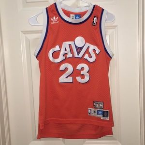 VINTAGE LEBRON JAMES CAVS JERSEY